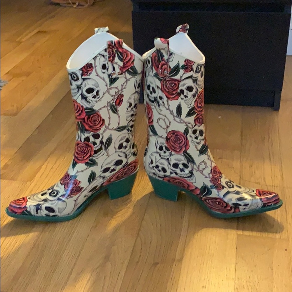 Rose and skull nomad boots